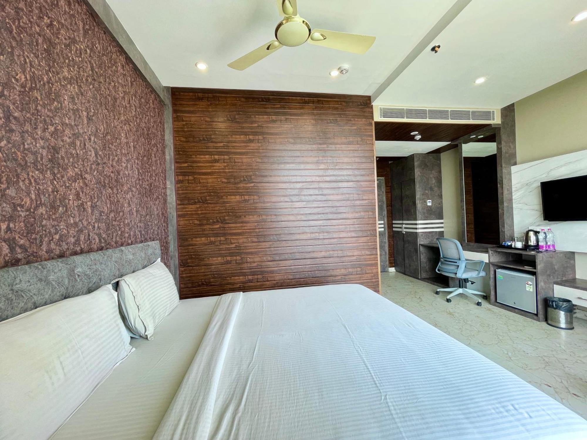 Hotel Tbs In ปูรี ภายนอก รูปภาพ