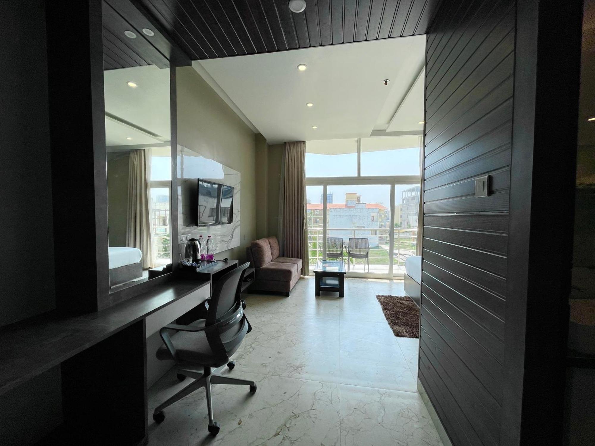 Hotel Tbs In ปูรี ภายนอก รูปภาพ