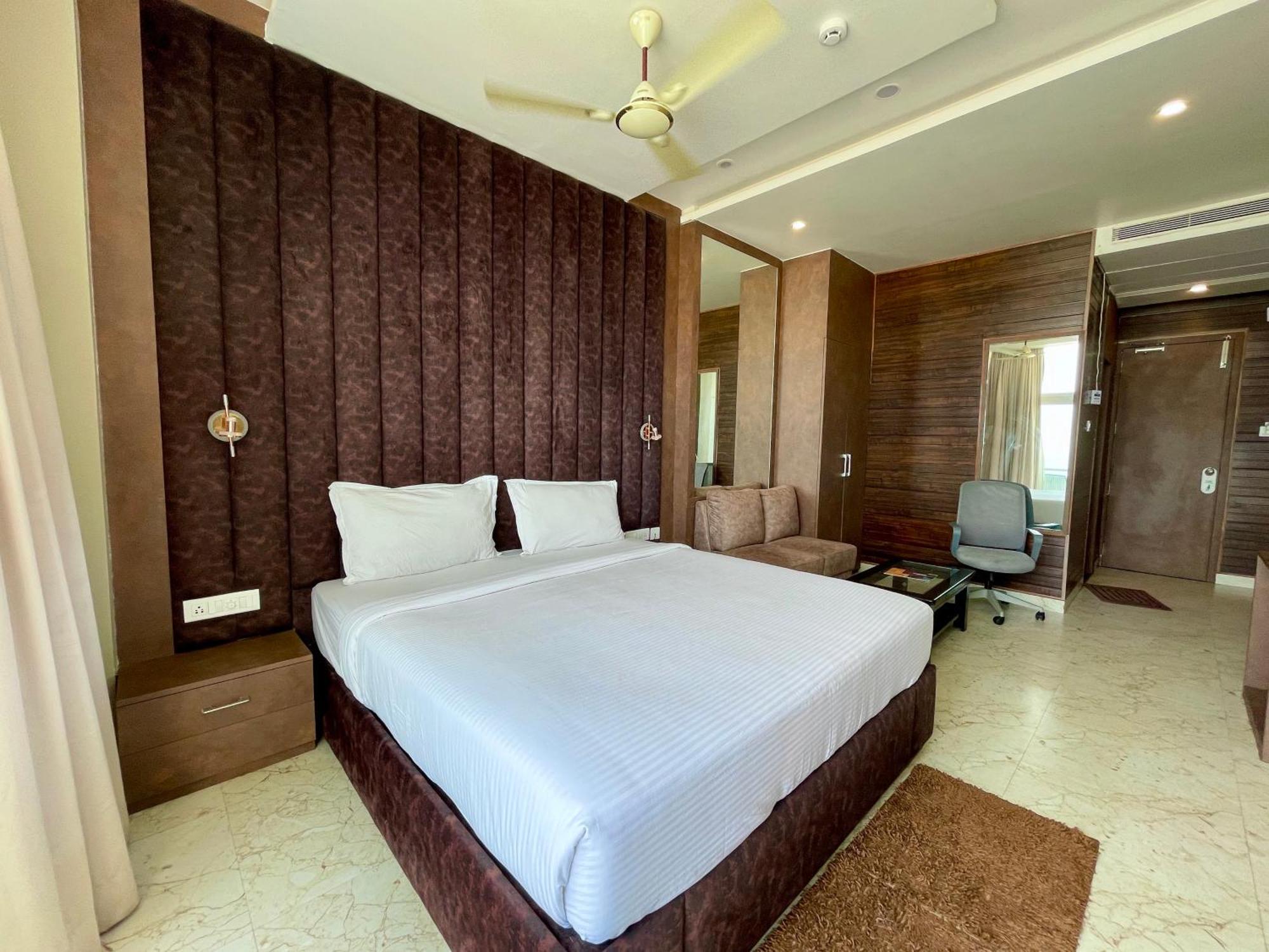 Hotel Tbs In ปูรี ภายนอก รูปภาพ