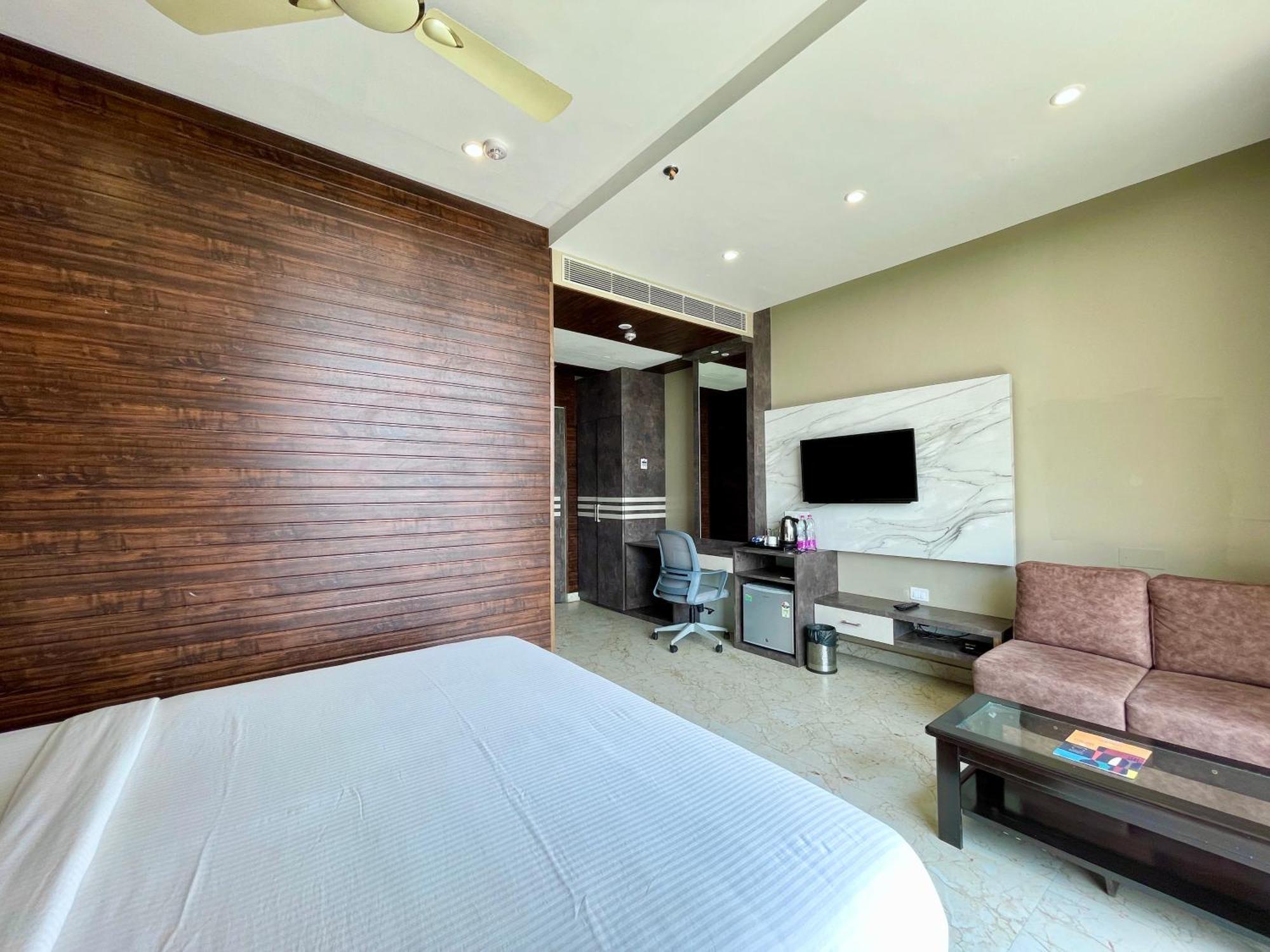 Hotel Tbs In ปูรี ภายนอก รูปภาพ