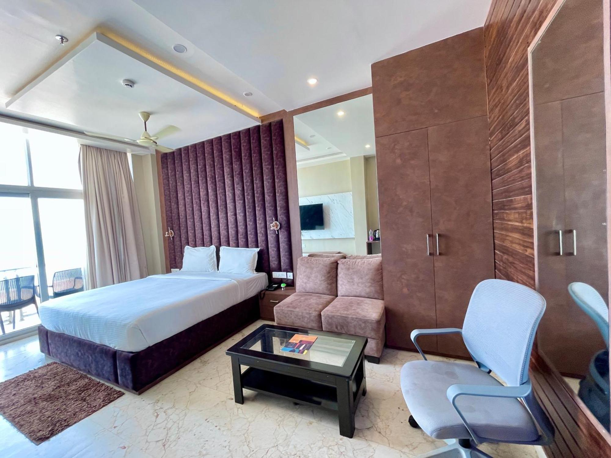 Hotel Tbs In ปูรี ภายนอก รูปภาพ